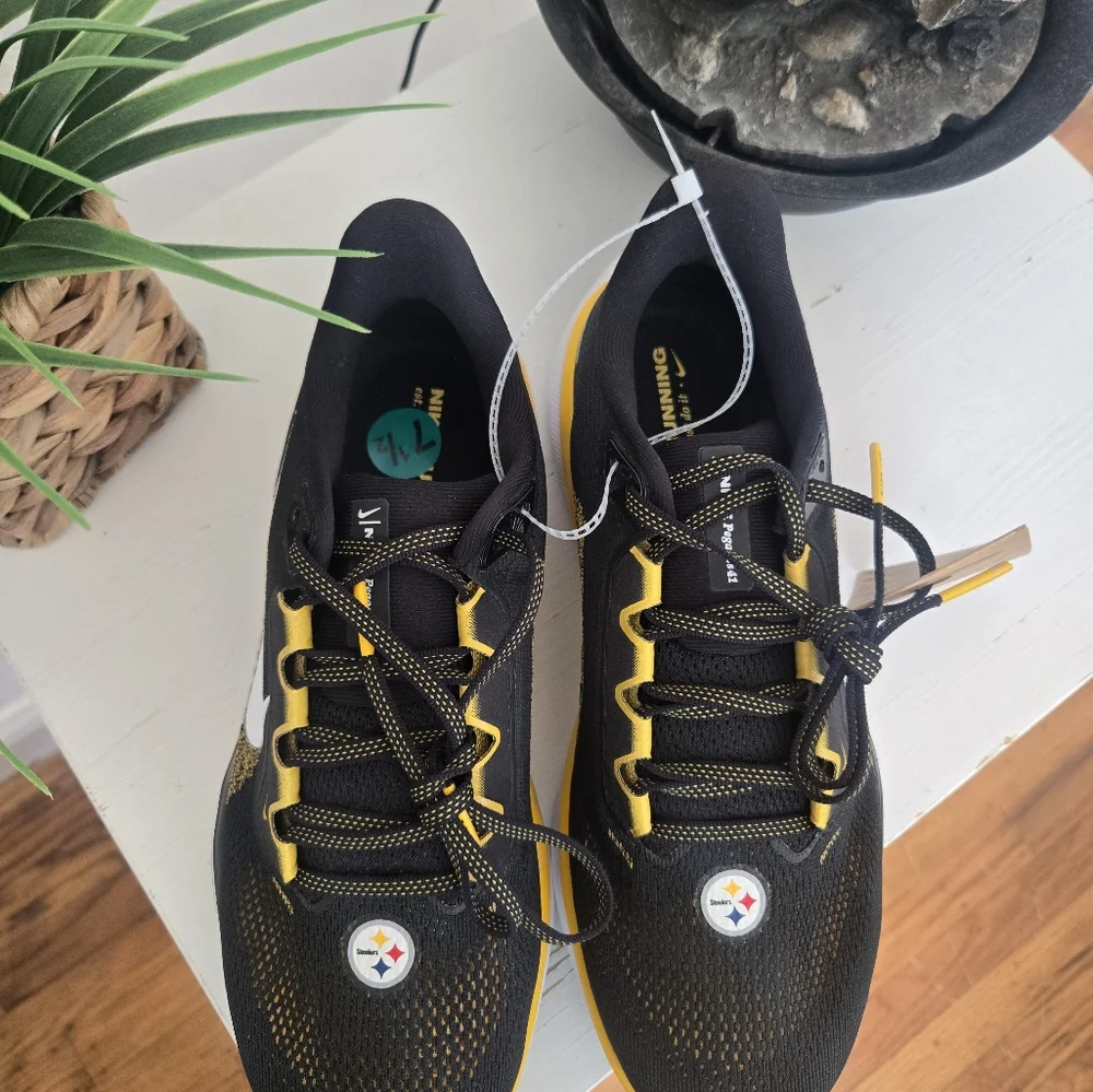 NWT  Nike Pegasus41 Black and Gold Running Shoes Pittsburg Steelers Size 7.5
